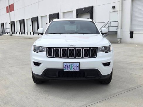 Used 2018 Jeep Grand Cherokee Laredo image 2
