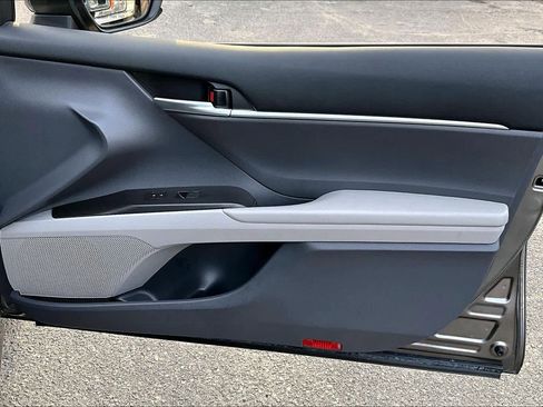 Used 2023 Toyota Camry LE image 21