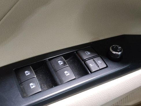 Used 2020 Toyota Camry XLE FWD image 27