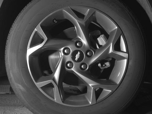 Used 2025 Chevrolet Trax LT FWD image 13