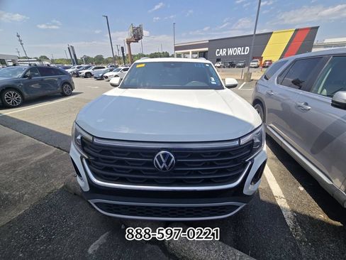 Used 2024 Volkswagen Atlas Cross Sport SE w/ Panoramic Sunroof Package FWD image 7