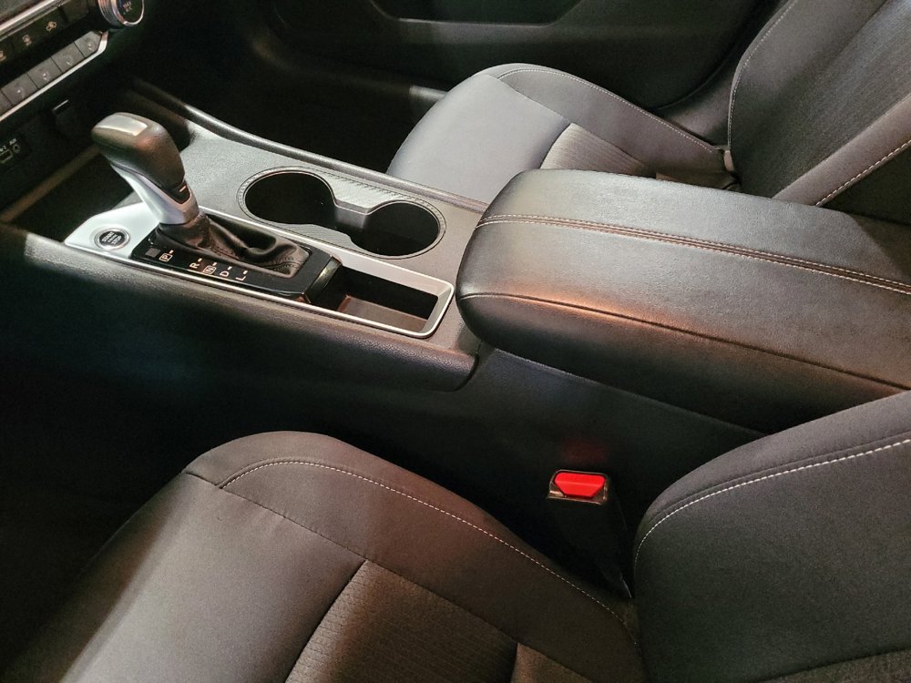 Used 2025 Nissan Altima 2.5 SV FWD image 26