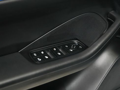 Certified 2025 Porsche Macan Electric RWD image 24