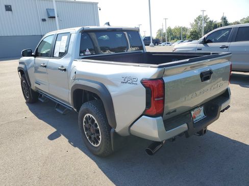Certified 2026 Toyota Tacoma TRD Off-Road AWD/4WD image 3