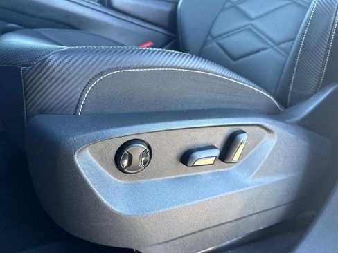 Used 2025 Volkswagen Atlas Cross Sport SE image 13