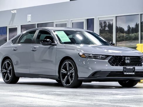 Used 2025 Honda Accord Sport image 7