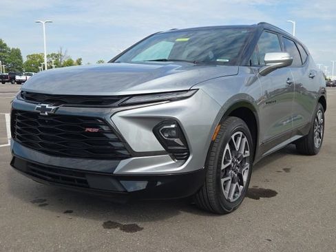 Used 2024 Chevrolet Blazer RS w/ Driver Confidence II Package FWD image 2