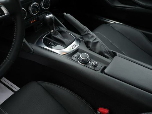 Used 2023 MAZDA MX-5 Miata Grand Touring RWD image 16