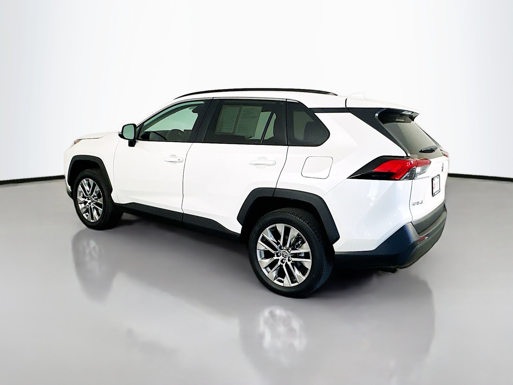 Certified 2021 Toyota RAV4 XLE Premium AWD/4WD image 5