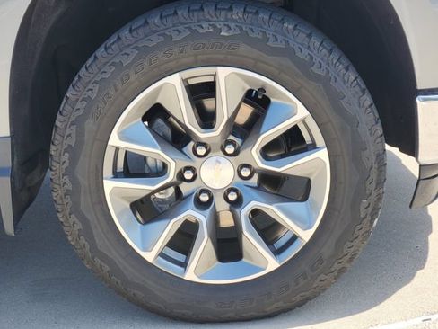 Used 2024 Chevrolet Silverado 1500 LT AWD/4WD image 8