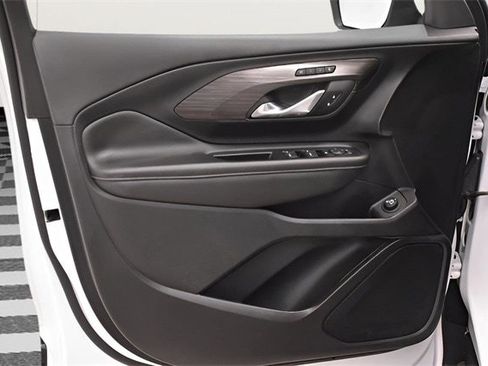 Used 2024 GMC Terrain SLT image 22