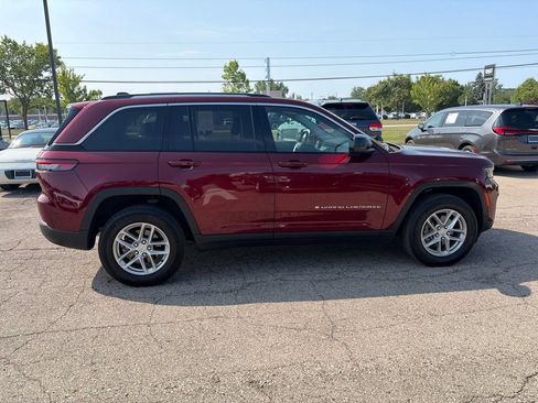 Used 2024 Jeep Grand Cherokee Laredo X AWD/4WD image 4