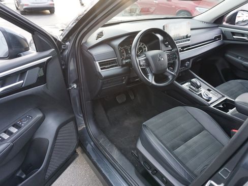 Used 2024 Mitsubishi Outlander SE image 7