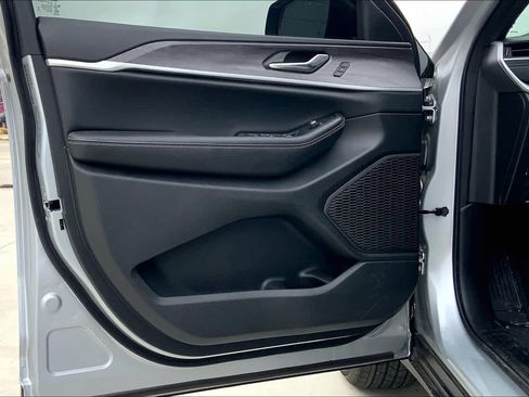 New 2025 Jeep Grand Cherokee Limited w/ Trailer Tow Package image 11