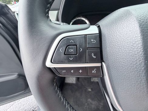 Used 2025 Toyota Highlander LE FWD image 14