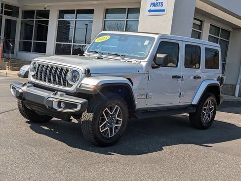 Used 2024 Jeep Wrangler Unlimited Sahara AWD/4WD image 7