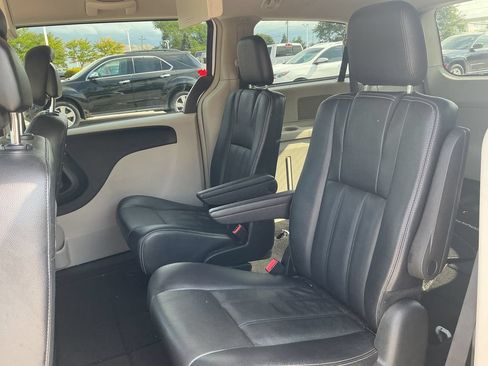 Used 2015 Chrysler Town & Country Touring FWD image 25