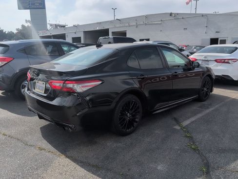 Used 2019 Toyota Camry SE FWD image 5