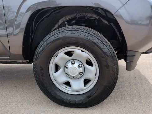 Used 2022 Toyota Tacoma SR w/ SR Convenience Package image 12