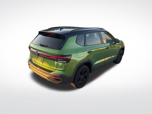 Used 2025 Volkswagen Taos SE image 5