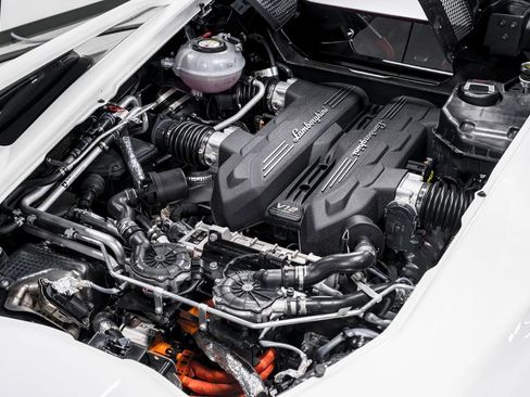 Used 2025 Lamborghini Revuelto image 53