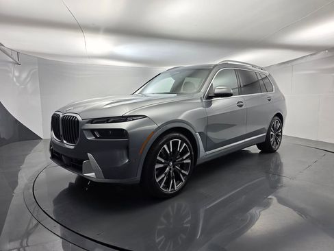 Used 2024 BMW X7 xDrive40i w/ Executive Package image 8