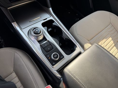 Used 2020 Ford Explorer XLT AWD/4WD image 15