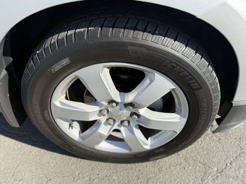Used 2017 Chevrolet Traverse LT w/ Style and Technology Package image 23