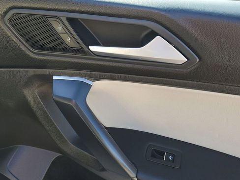 Used 2019 Volkswagen Tiguan SE image 48