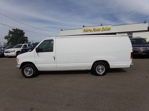 Used 1995 Ford E-250 and Econoline 250 Super image 2