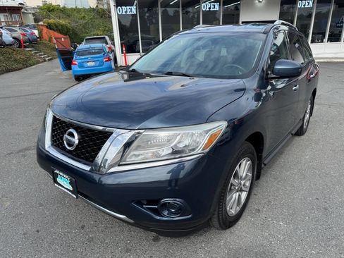Used 2015 Nissan Pathfinder S FWD image 1
