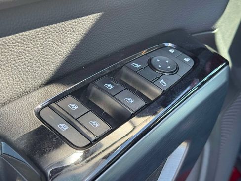 Used 2022 Nissan Pathfinder SL AWD/4WD image 17