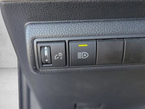 Used 2020 Toyota Corolla LE image 21