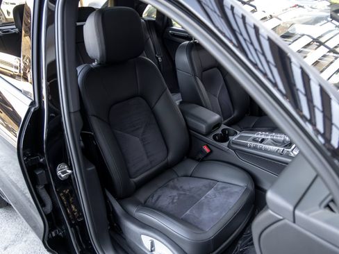 Certified 2021 Porsche Macan AWD/4WD image 58