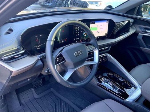 Used 2025 Audi Q5 Premium w/ Convenience Package image 17