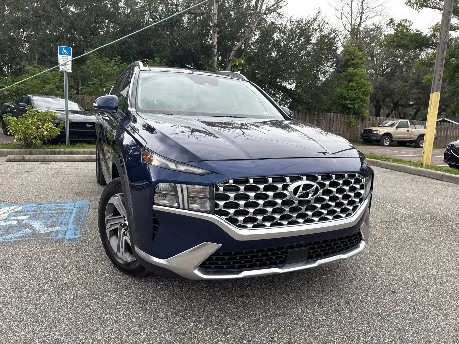Used 2023 Hyundai Santa Fe SEL w/ Premium Package FWD image 4