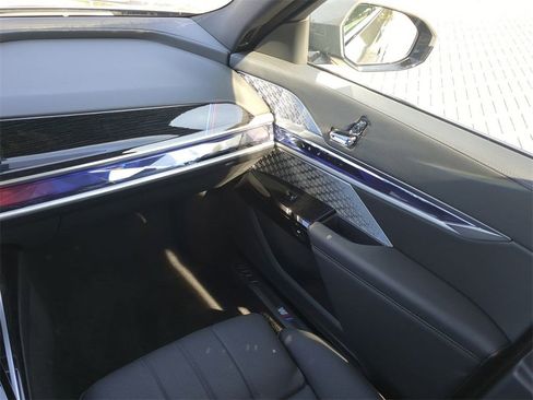 Certified 2026 BMW 740i xDrive image 18