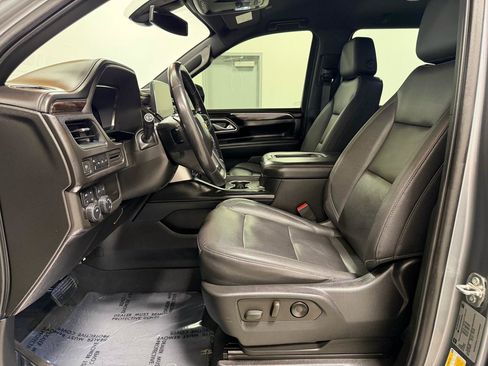 Used 2022 Chevrolet Suburban LT AWD/4WD image 11