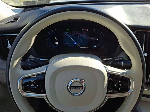 Certified 2023 Volvo XC60 B5 Plus w/ Climate Package image 21