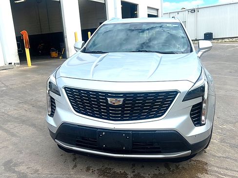 Used 2020 Cadillac XT4 Premium Luxury FWD image 2