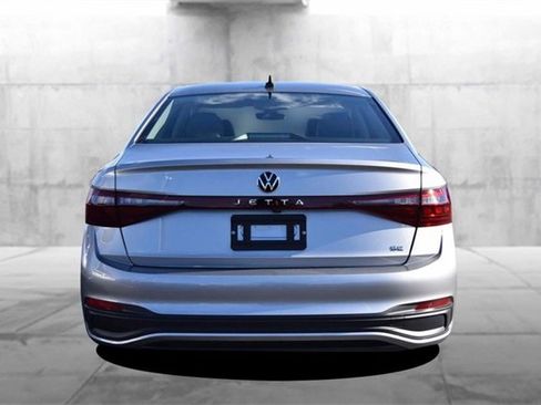 Certified 2025 Volkswagen Jetta SE image 6