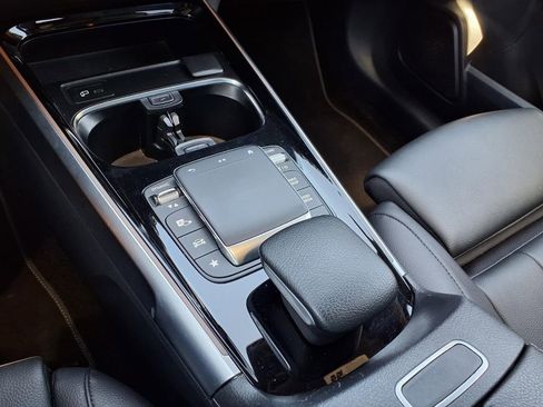 Used 2023 Mercedes-Benz GLB 250 4MATIC w/ Premium Package image 27