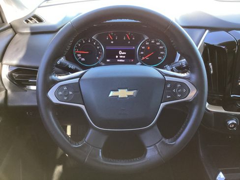 Used 2021 Chevrolet Traverse LT image 18