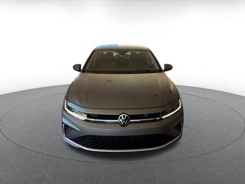 Used 2025 Volkswagen Jetta SE image 4