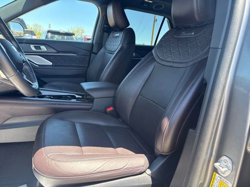 Used 2025 Ford Explorer Platinum w/ LUX Leather Package AWD/4WD image 7
