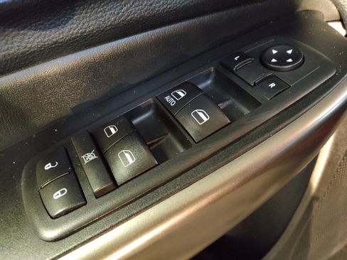 Used 2019 Jeep Cherokee Latitude w/ Popular Appearance Group image 27