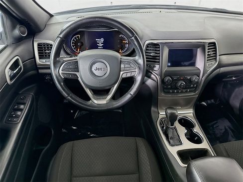 Used 2021 Jeep Grand Cherokee Laredo image 4