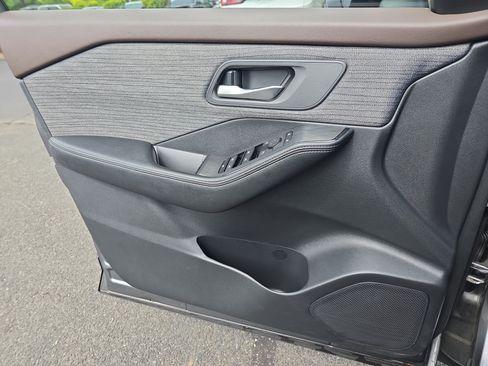 Certified 2023 Nissan Rogue SV FWD image 25
