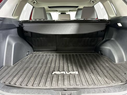 Used 2022 Toyota RAV4 XLE Premium AWD/4WD image 16