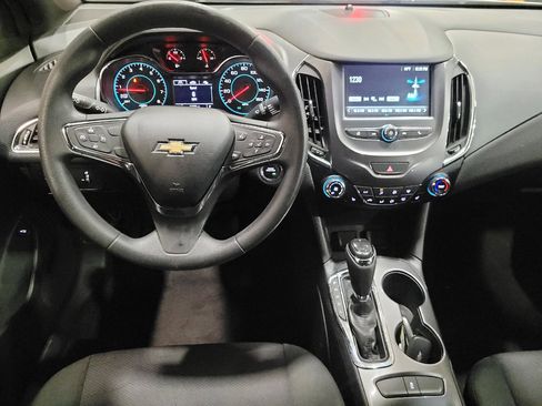 Used 2018 Chevrolet Cruze LT w/ Convenience Package FWD image 22